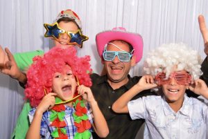 Photoshoot booth with dad and the kids