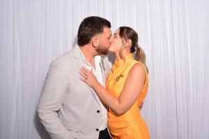 Photography Booth couple kiss